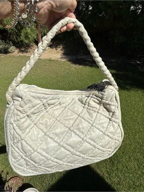 Chanel‎ Bubble Quilted Lambskin Hobo Bag in Light Gray w/ silver tone EUC